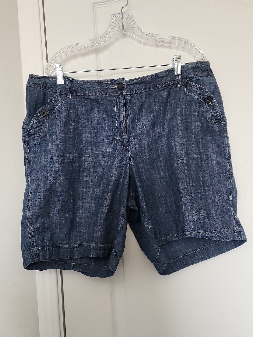 Women’s Casual Denim-Style Shorts